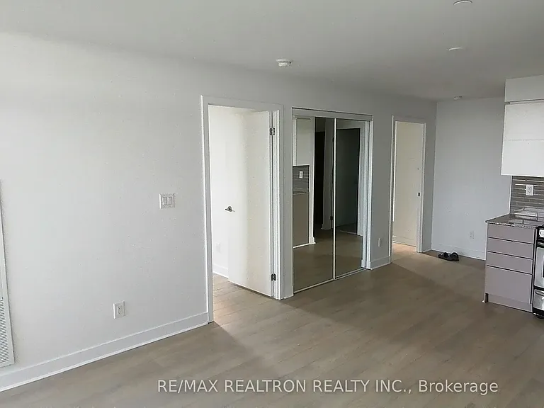 160 Flemington Rd #715 — Photo 7