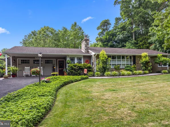 2647 Arrowhead Dr, Langhorne, PA 19053