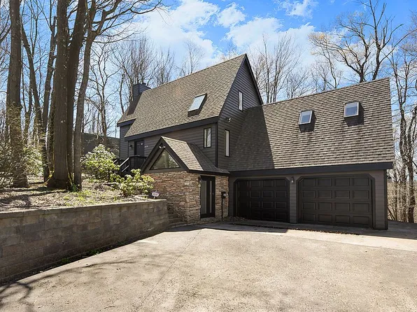 479 Gardner Rd, Hidden Valley, PA 15502