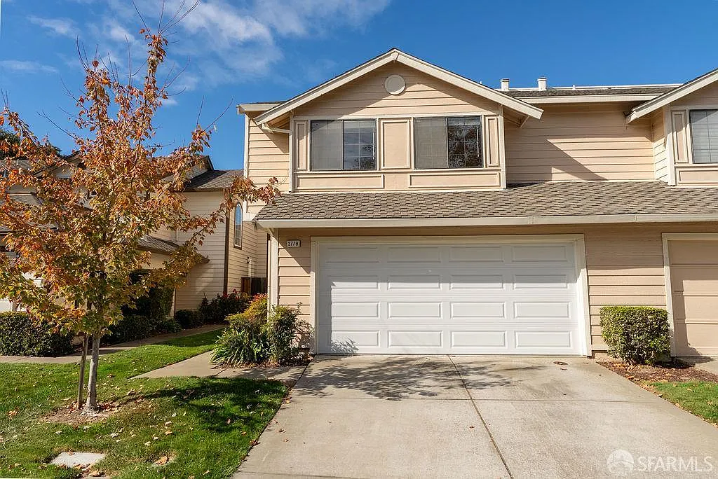 4 bed, 2.5 bath, 1855 sqft, $5,000 — Photo 1