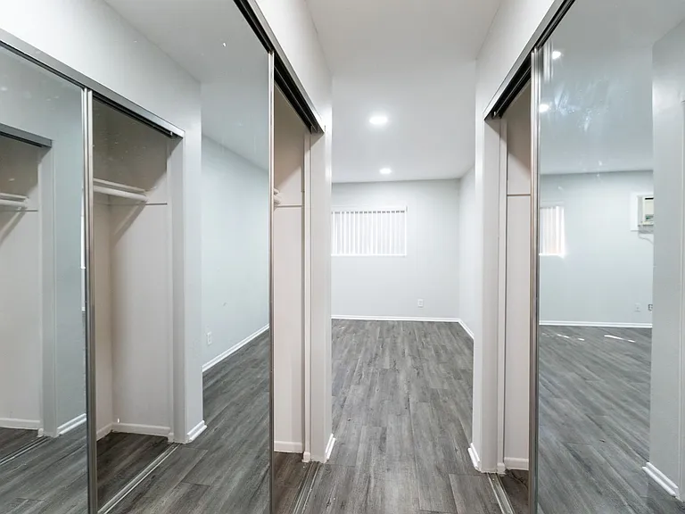 2039 North Las Palmas Ave — Photo 14