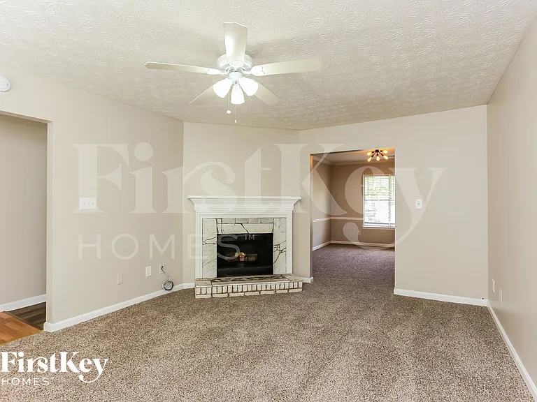 1717 Bertram Ln SW — Photo 2