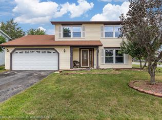 628 Hiawatha Dr, Carol Stream, IL 60188
