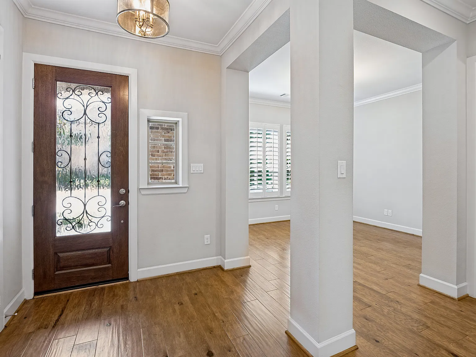 3 bed, 2.5 bath, 2701 sqft, $3,100 — Photo 3