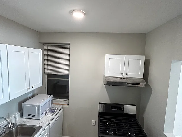 523 Lenox Ave #1A — Photo 2