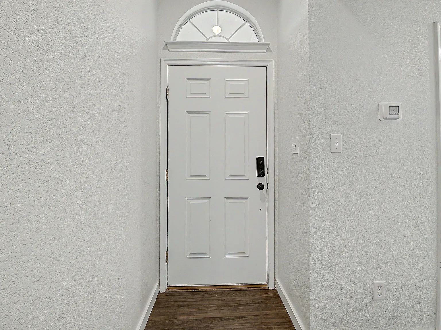 3 bed, 1001 sqft, $1,800 — Photo 4