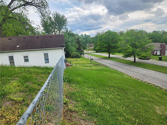2nd image of 2219 Dewey Ave