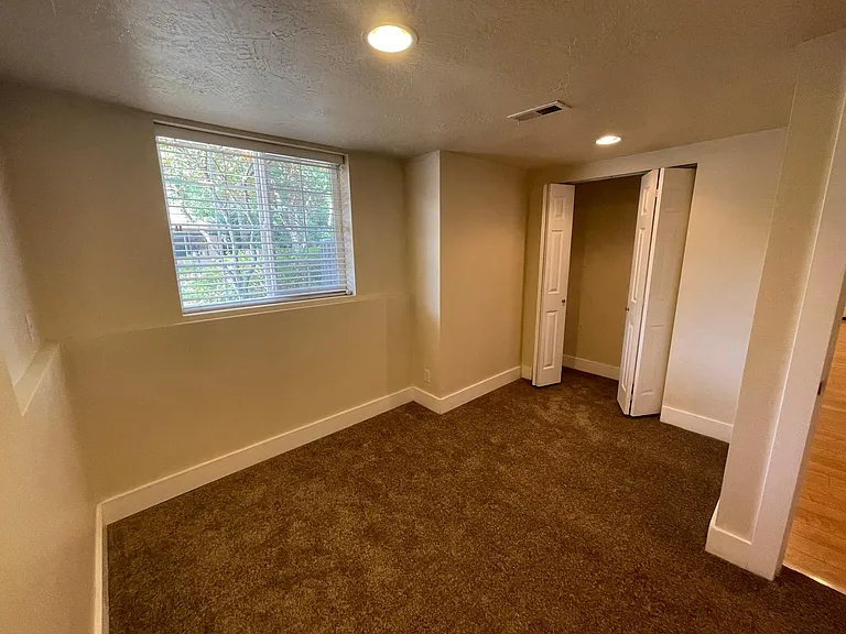 1609 E 24th Ave — Photo 12
