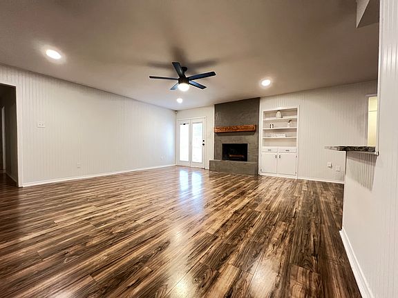 2nd image of 1800 Lake Shore Ct