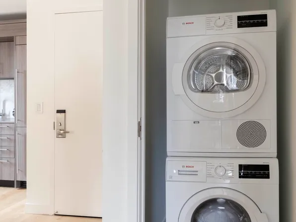 234 East 46th Street image 4 of 17