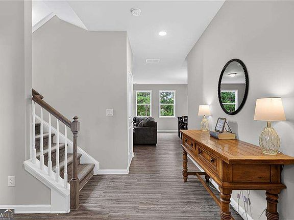 3rd image of 415 Creekstone Dr