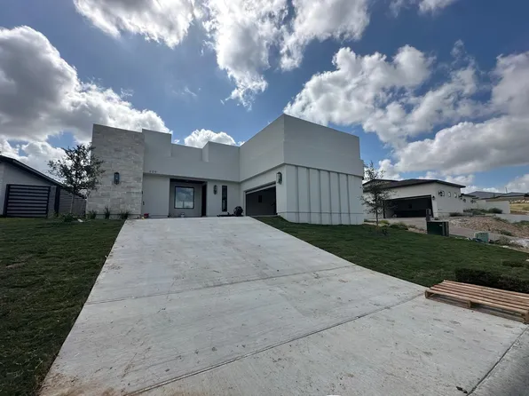 209 Canaria Dr, Laredo, TX 78045