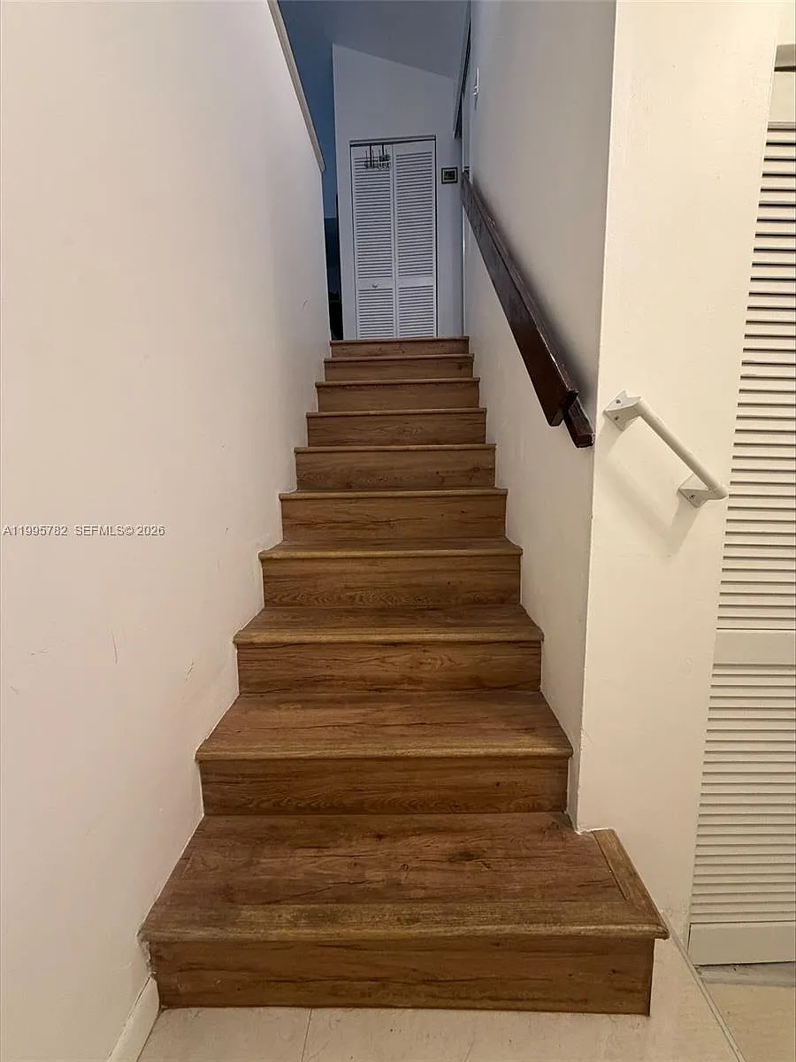 Building Photo - 221 W Park Dr #202-3