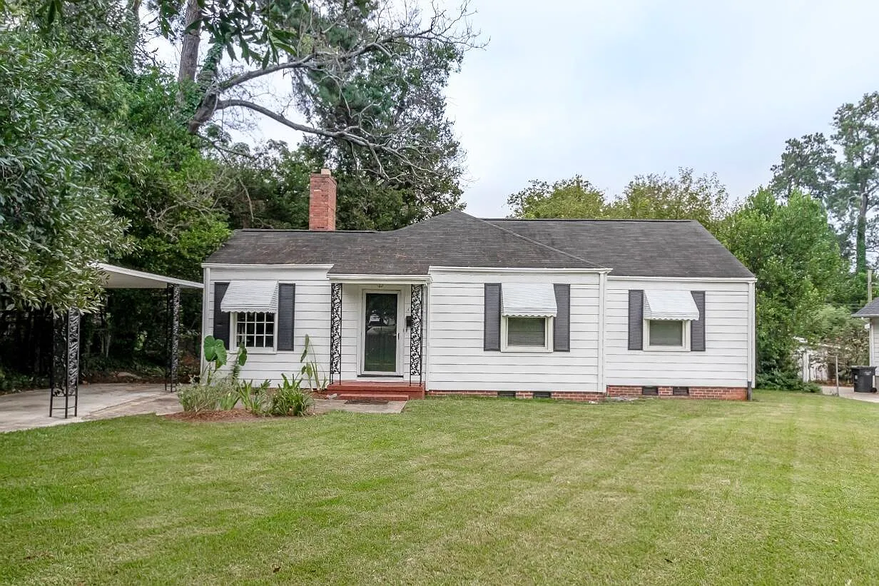 3 bed, 1.5 bath, 1246 sqft, $1,250 — Photo 1