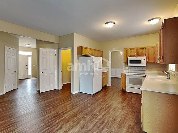 3rd image of 938 Balsam Wood Ln