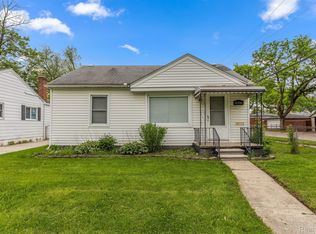8306 Helen St, Center Line, MI 48015