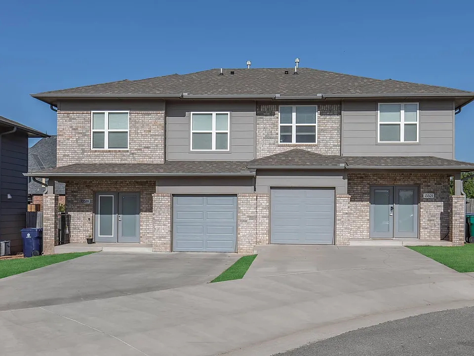 7923 NW 135th Ter