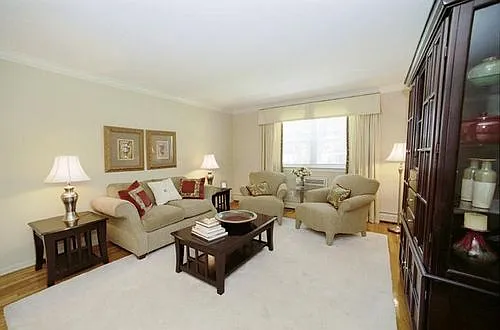 Stratford Apartments — Photo 11