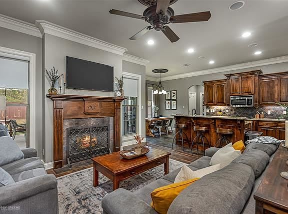 3rd image of 9878 Loveland Ct