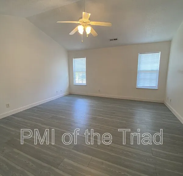 202 Kinnley Ct — Photo 17