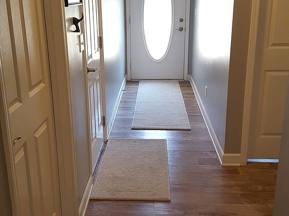 5th image of 330 NE Meadowlark Ln