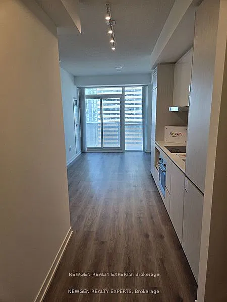 28 Interchange Way #2001