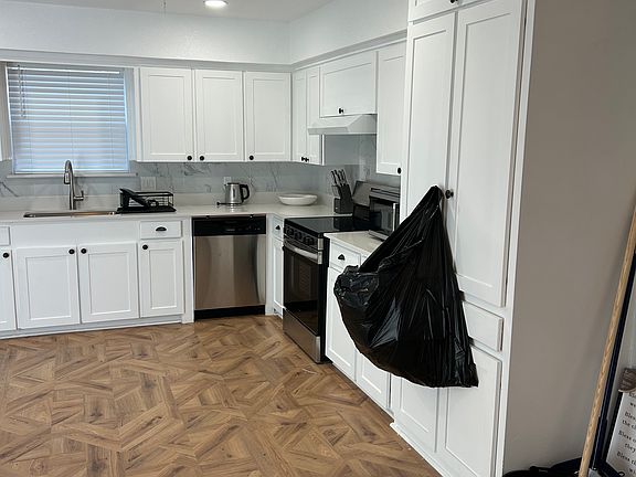 2nd image of 3212 Helmet St
