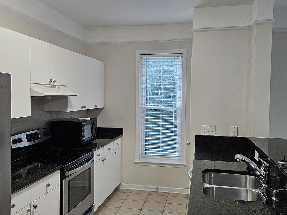 Spacious kitchen