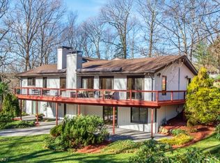 2 Chilhowie Dr, Kinnelon, NJ 07405