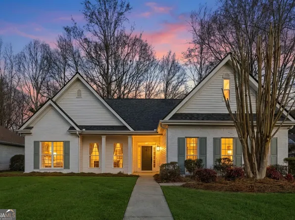 5400 Three Lakes Ct, Flowery Branch, GA 30542