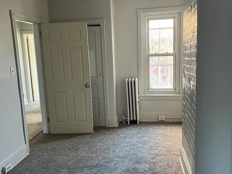241 E Oak St — Photo 5