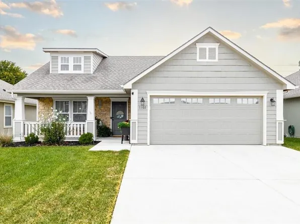 1102 W 30th St, Lawrence, KS 66046