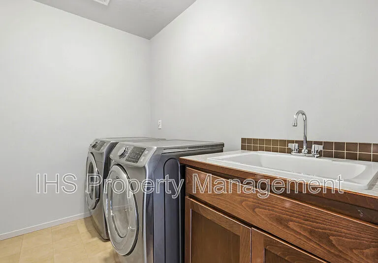 5814 Sidon Ln — Photo 23