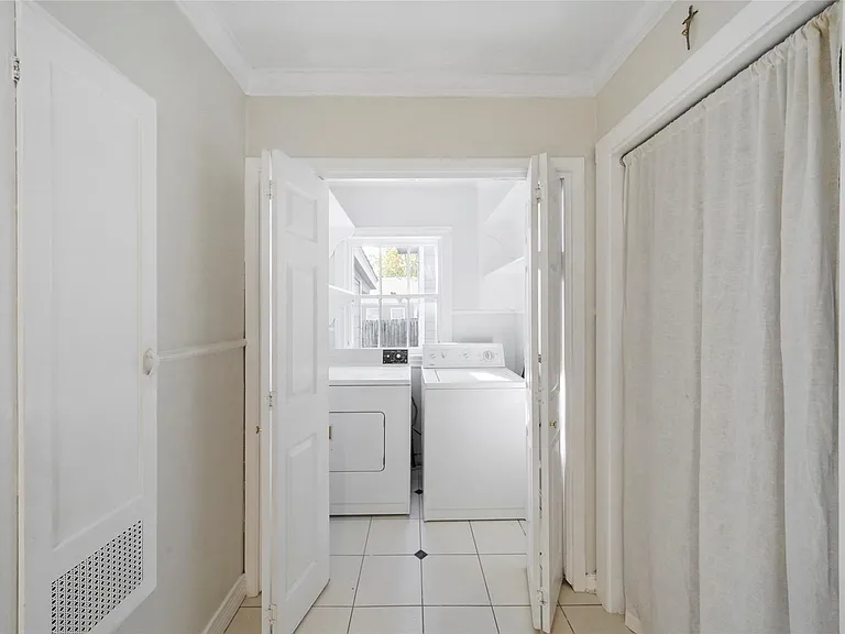 906 Gale St — Photo 13