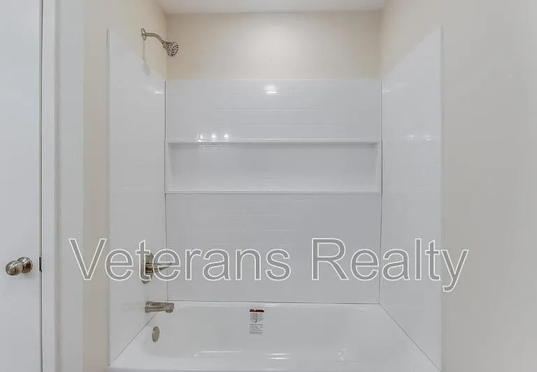 129 Quarles St — Photo 15