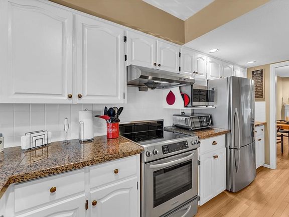 4th image of 10045 154th St #25