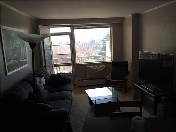 3rd image of 5900 Arlington Ave APT 3R