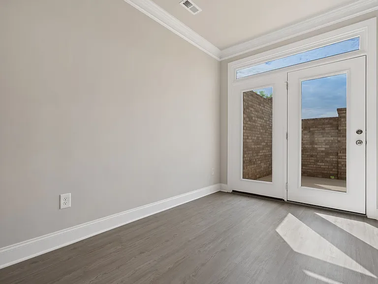 1033 Bonanza Ln — Photo 6