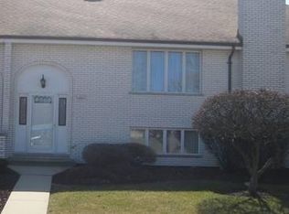 7225 152nd St #6, Orland Park, IL 60462