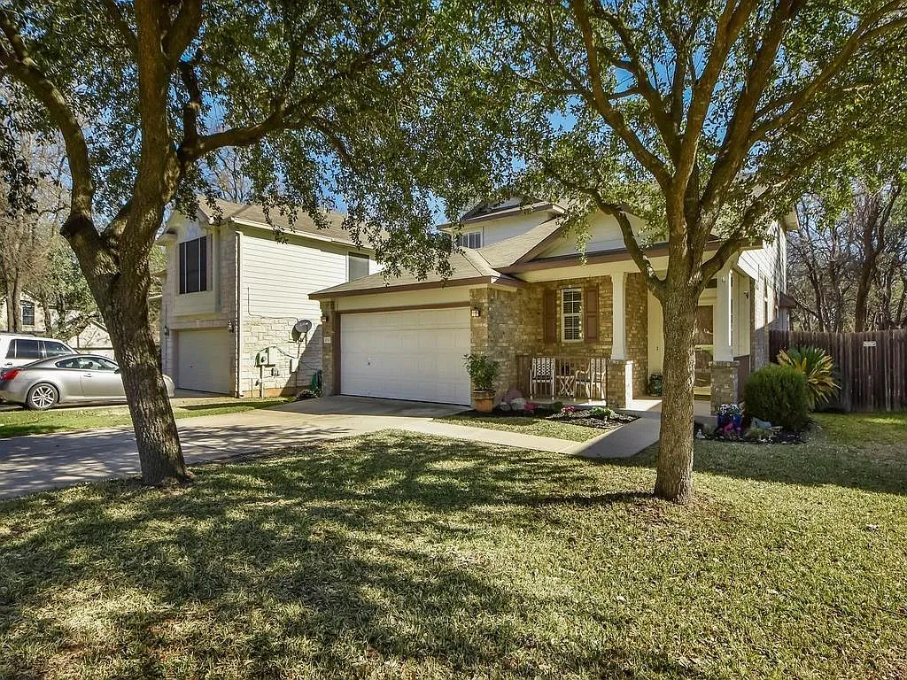 4 bed, 2.5 bath, 1906 sqft, $2,150 — Photo 2