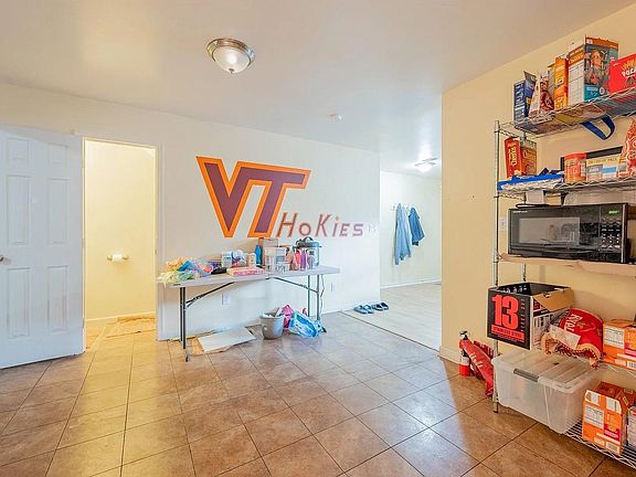 3rd image of 183 Clover Valley Cir