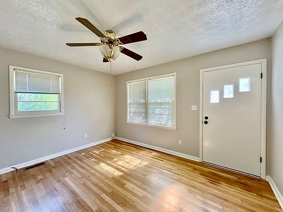 2nd image of 1702 Broadway Blvd