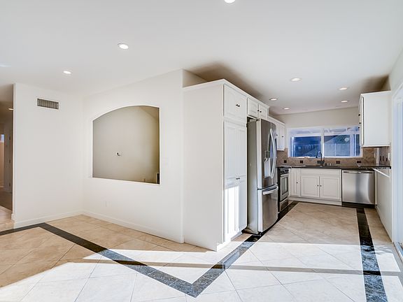 2nd image of 13511 Los Olivos Ave