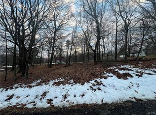 6 Stag Ct #1, Bushkill, PA 18324