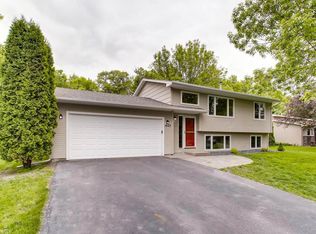 1823 Prairie Dr, Centerville, MN 55038