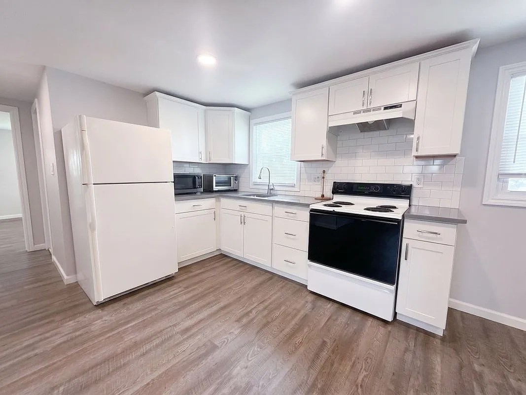 1 bed, 1.0 bath, 735 sqft, $2,200 — Photo 2