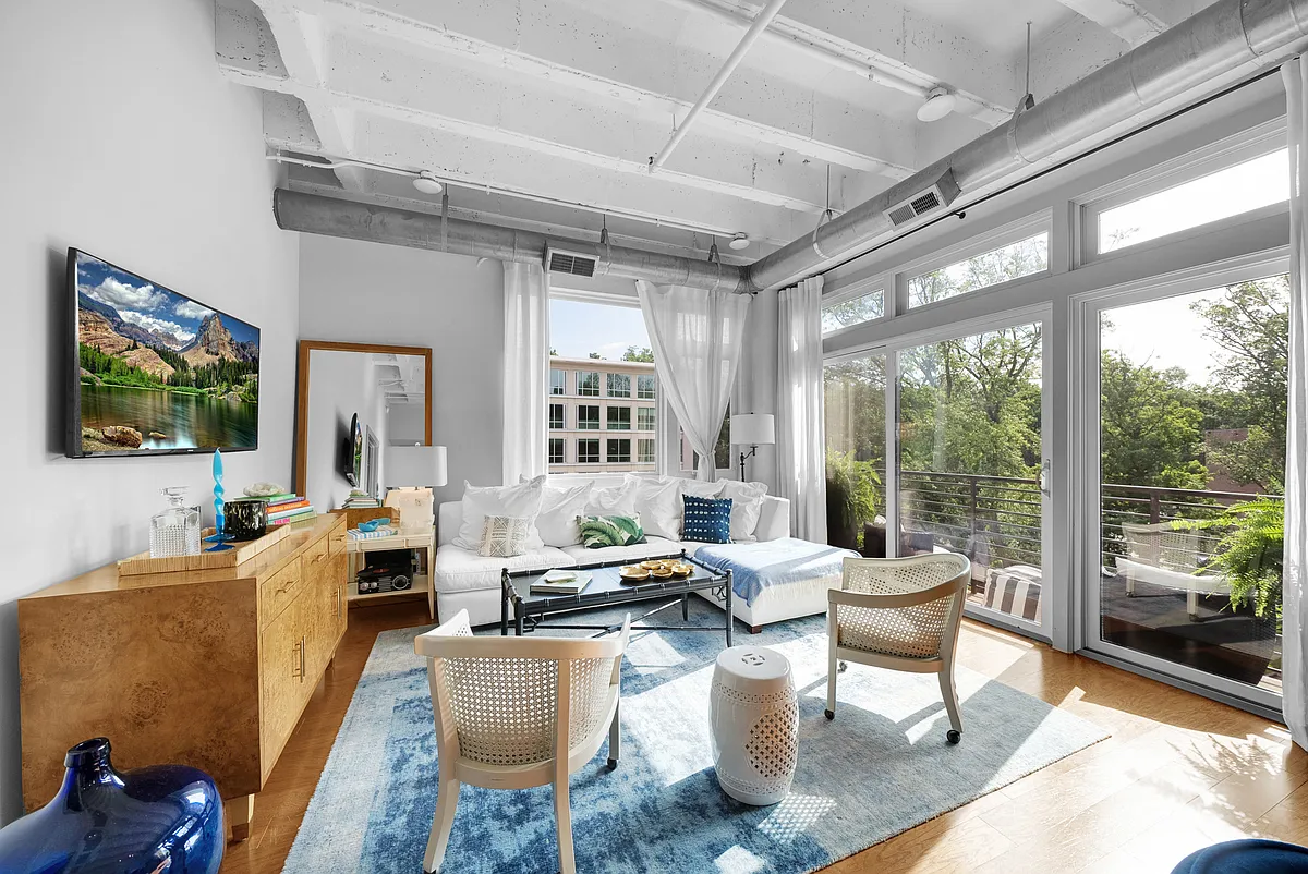 Building Photo - 1300 Saint Marys St #404