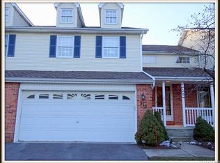 312 Forest Edge Dr, East Amherst, NY 14051
