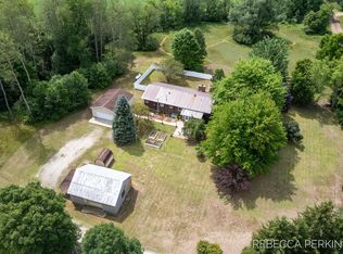 1124 N Adams Rd, Ravenna, MI 49451