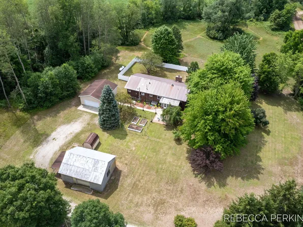 1124 N Adams Rd, Ravenna, MI 49451